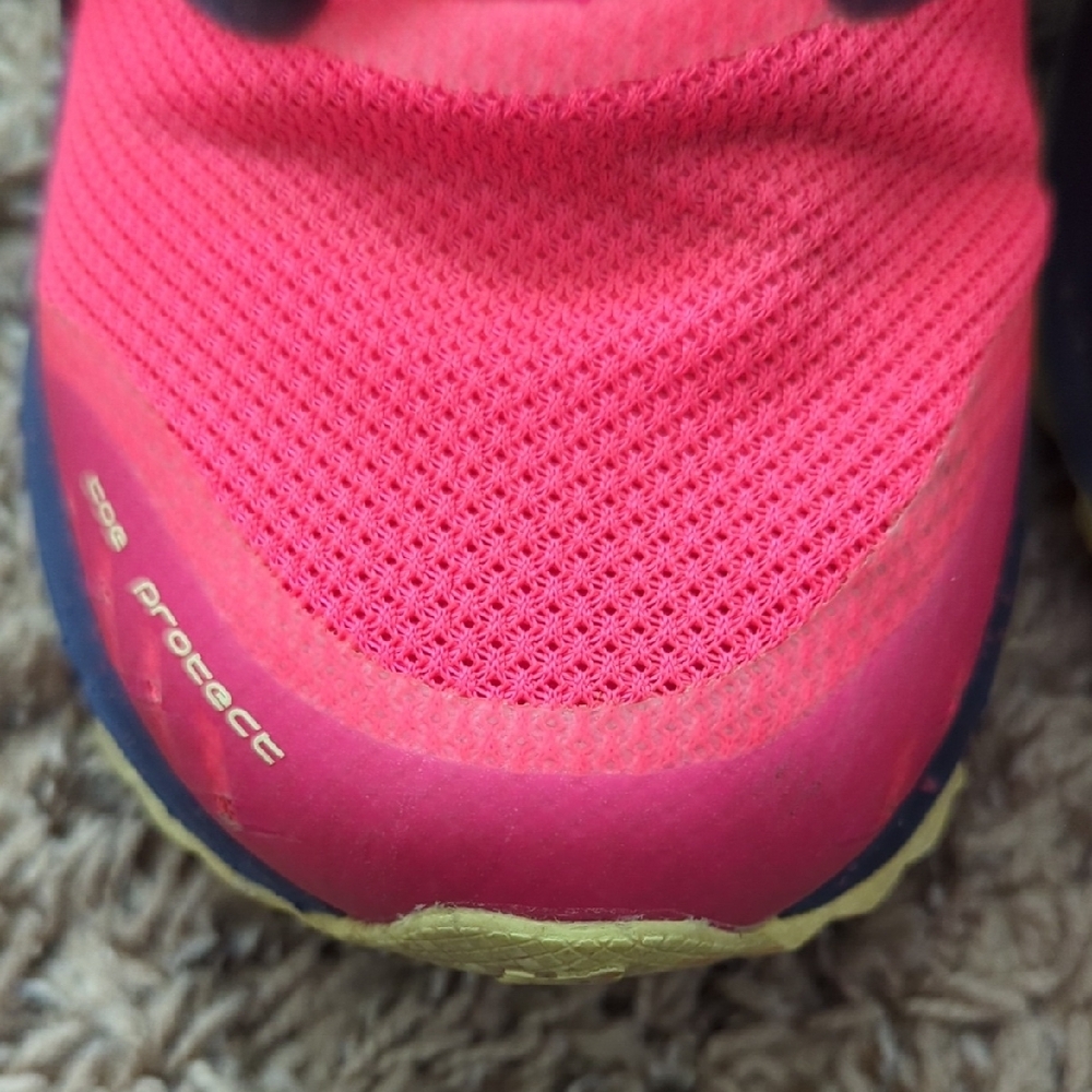 New Balance Women's Athletic Shoes in Pink and Navy - Picture 8 of 9